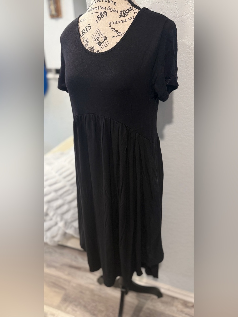 Amazon Black Maternity Dress Medium Short Sleeve Babydoll Empire Waist Flowy - Picture 3 of 7